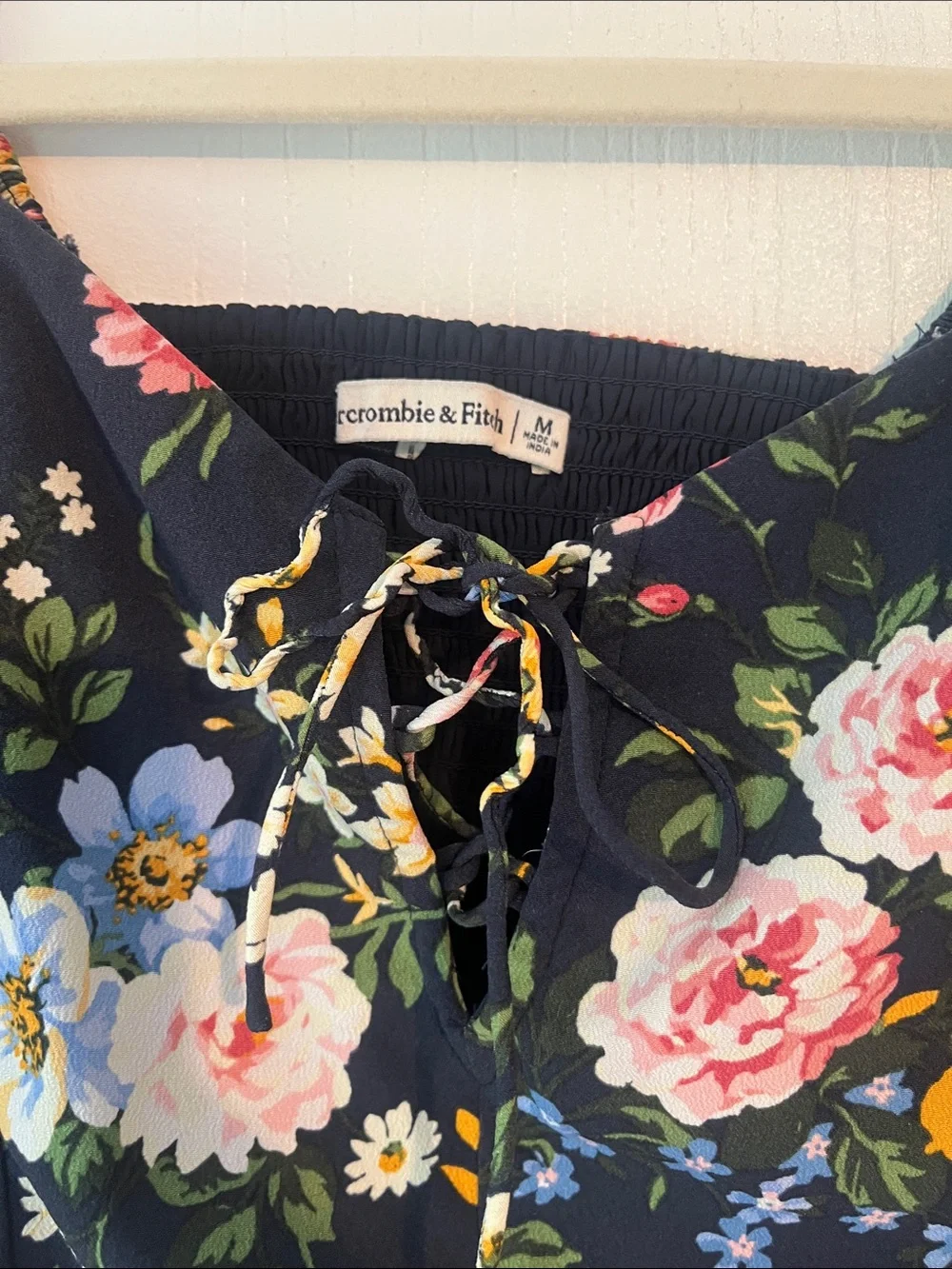 Abercrombie & Fitch Black Floral Lace-Up Puff Sleeve Crop Top